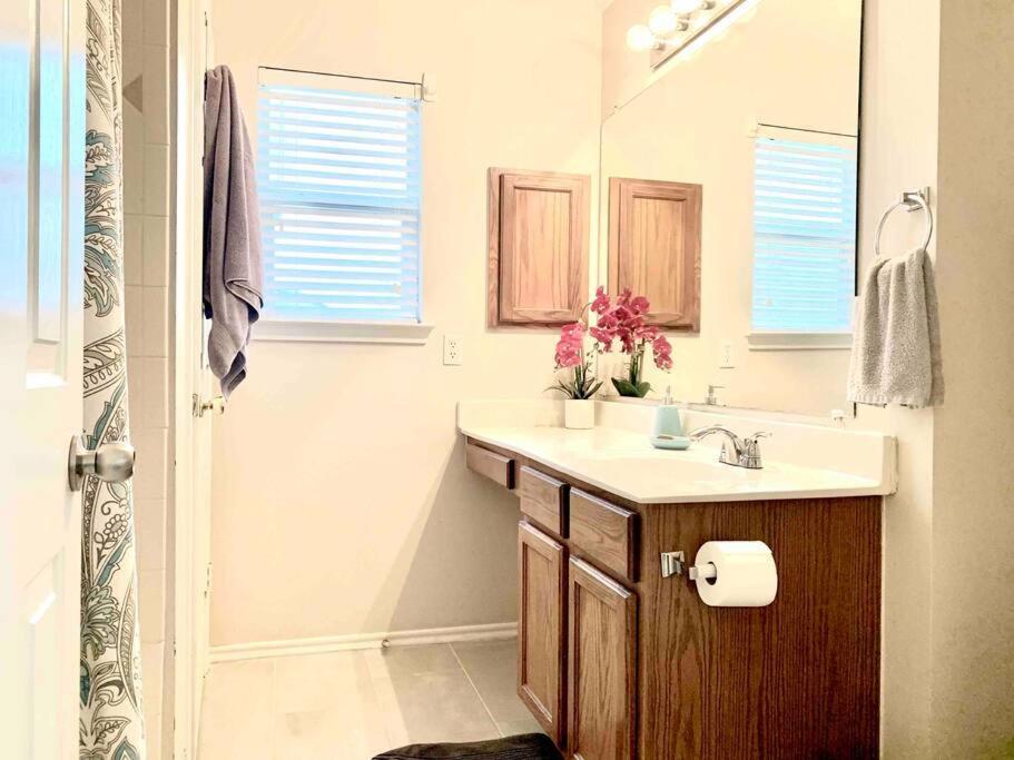 Modern Updates - Great Location - King Bed- Bmt San Antonio Luaran gambar