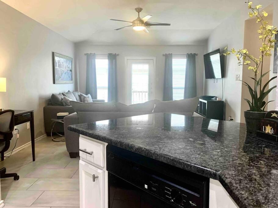 Modern Updates - Great Location - King Bed- Bmt San Antonio Luaran gambar